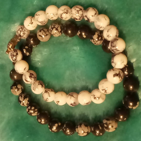 Expandable bracelet 1 natural black agate 1 white  glass beaded . - Picture 5 of 5